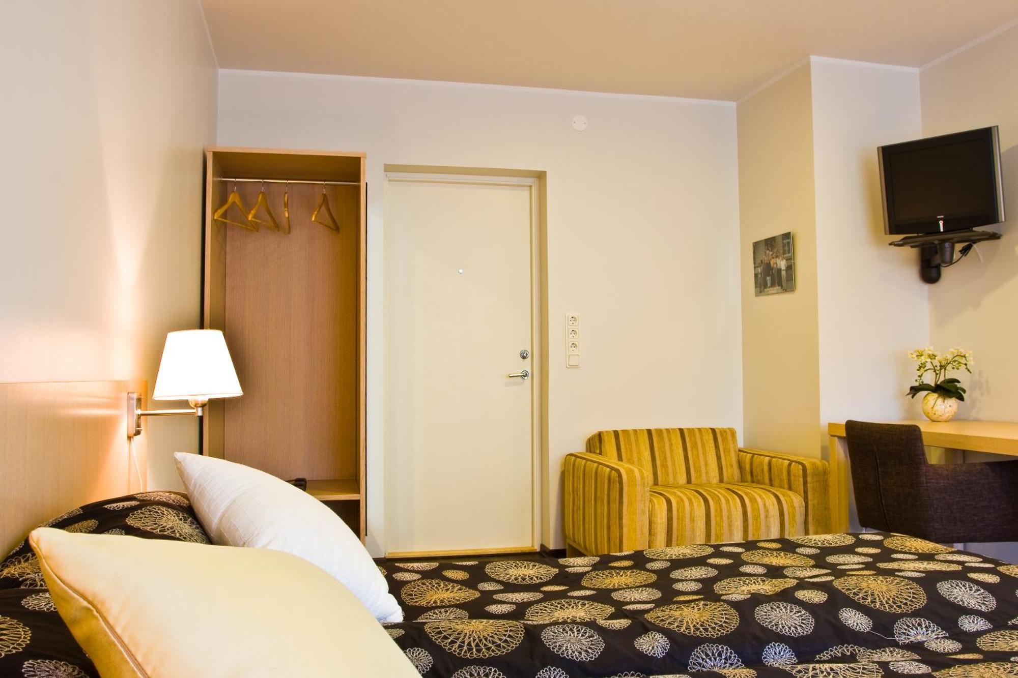Art Hotell Раквере Экстерьер фото