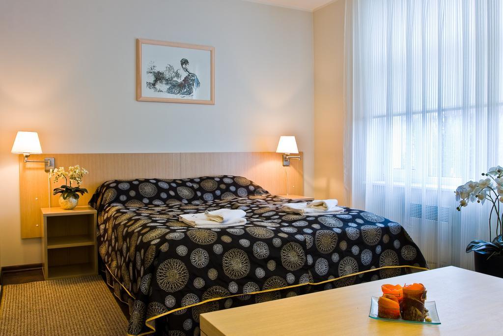 Art Hotell Раквере Экстерьер фото